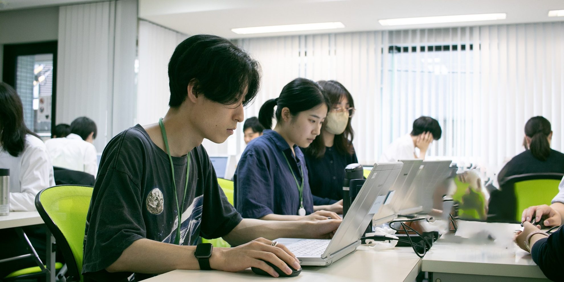 受講者の理解度に合わせて
演習課題ごとに講師がコードレビュー